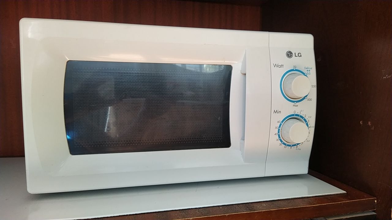 Prodaje se LG mikrotalasna
