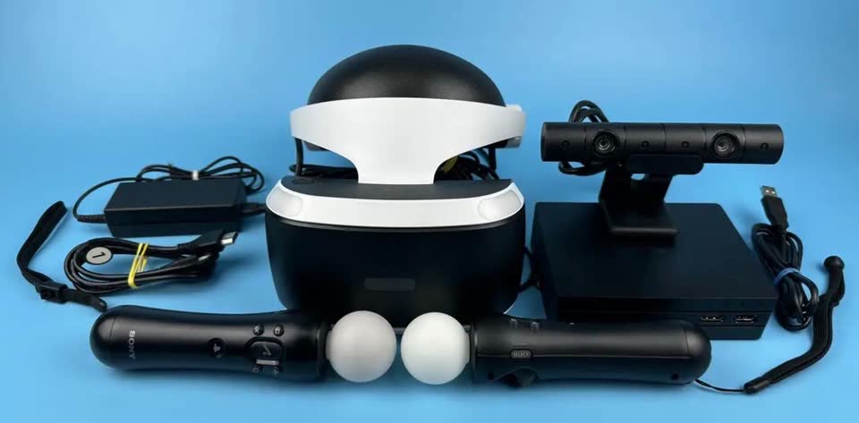 Продам PlayStation 4 (1 TB) + VR-комплект
