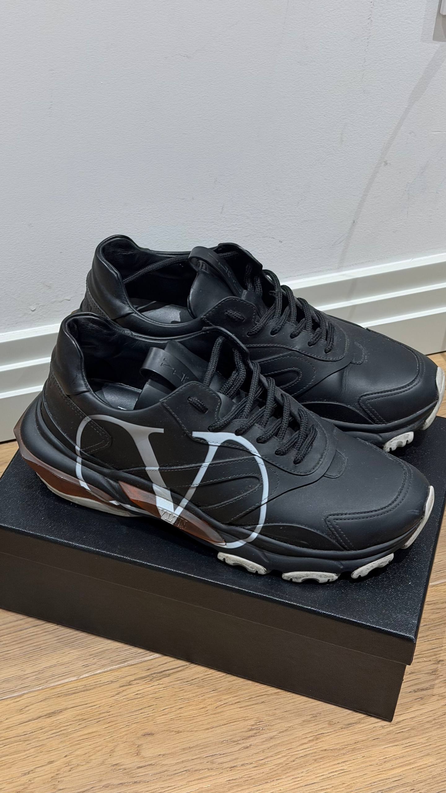 Мужские кроссовки Valentino 40 размера – срочная продажа