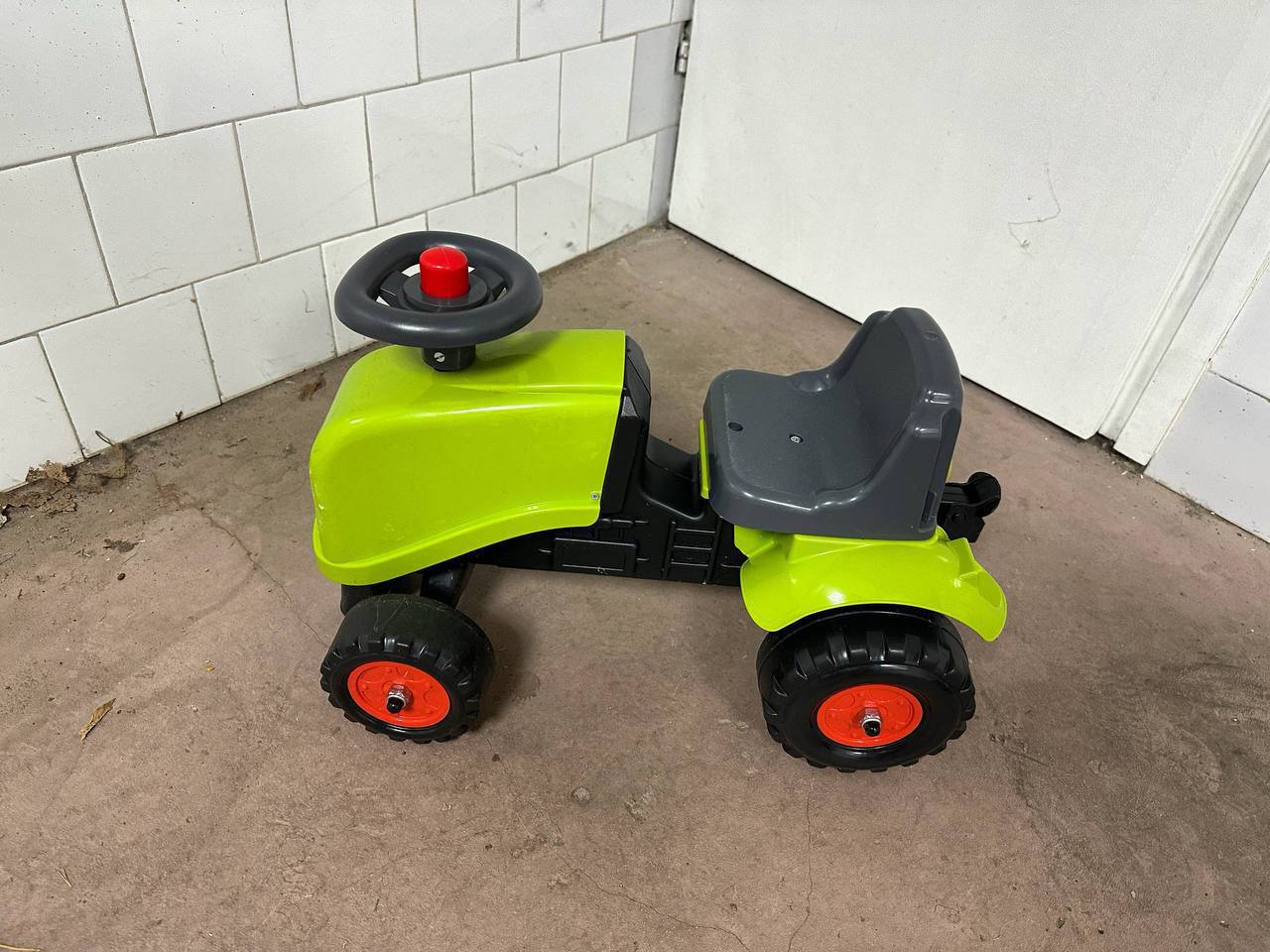 Traktor sa prikolicom