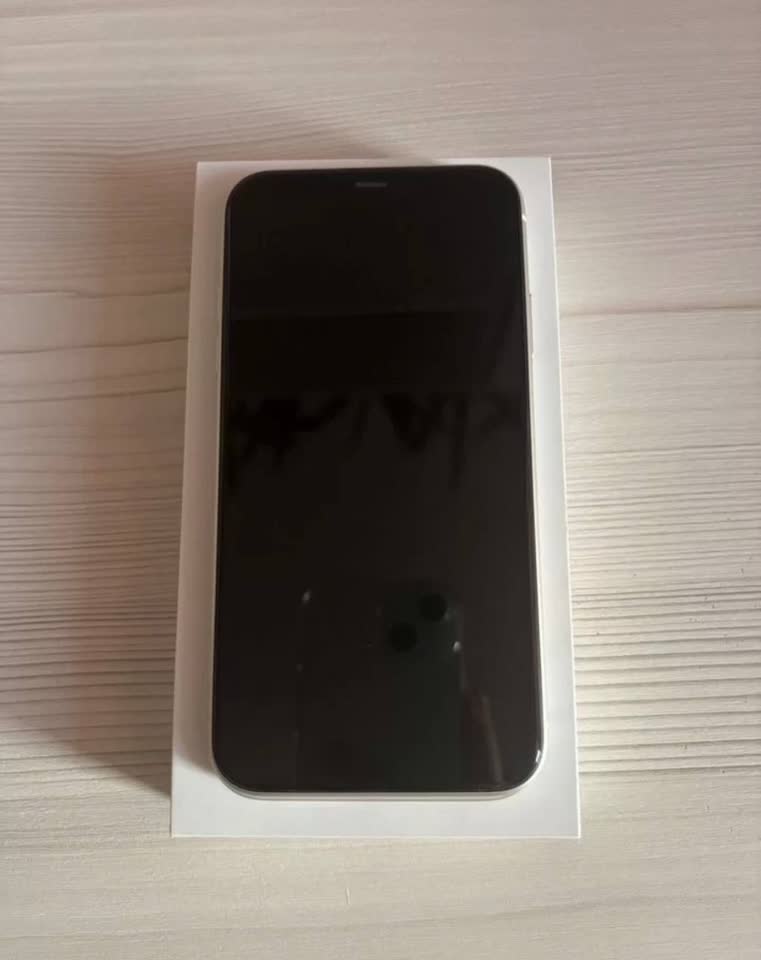 Prodajem beli iPhone 11, baterija 84%