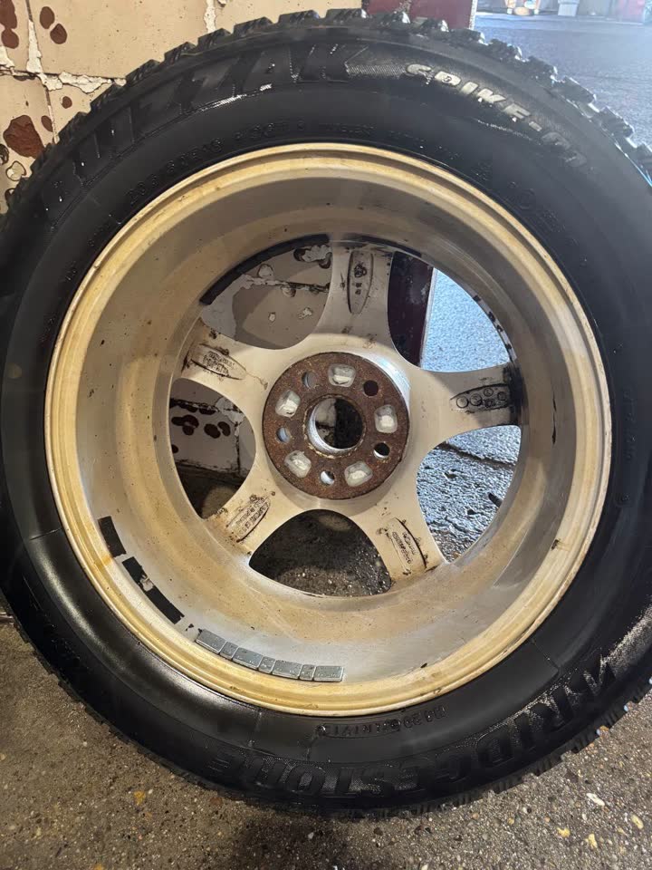 Prodajem set felni R16