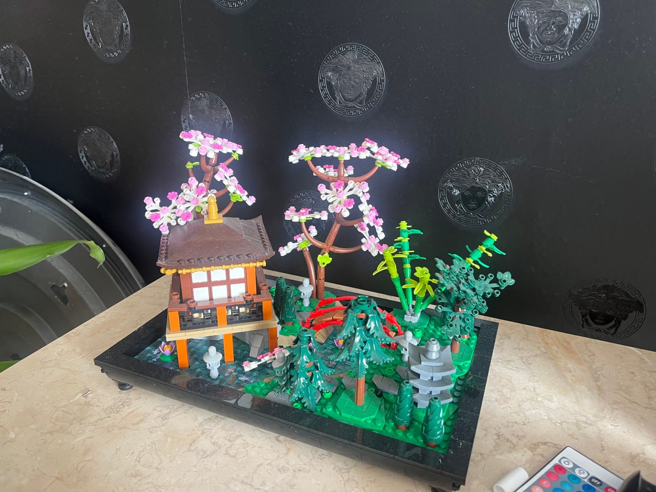 Два набора LEGO с коробками и инструкциями