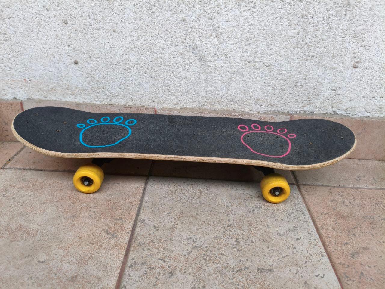 Prodajem skejtbord za dete 3-7 godina