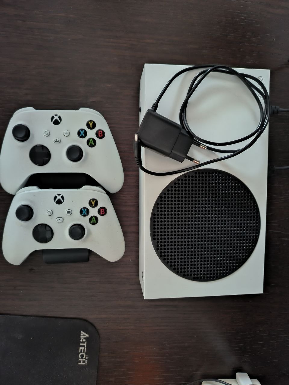 Продам Xbox Series S 512 GB