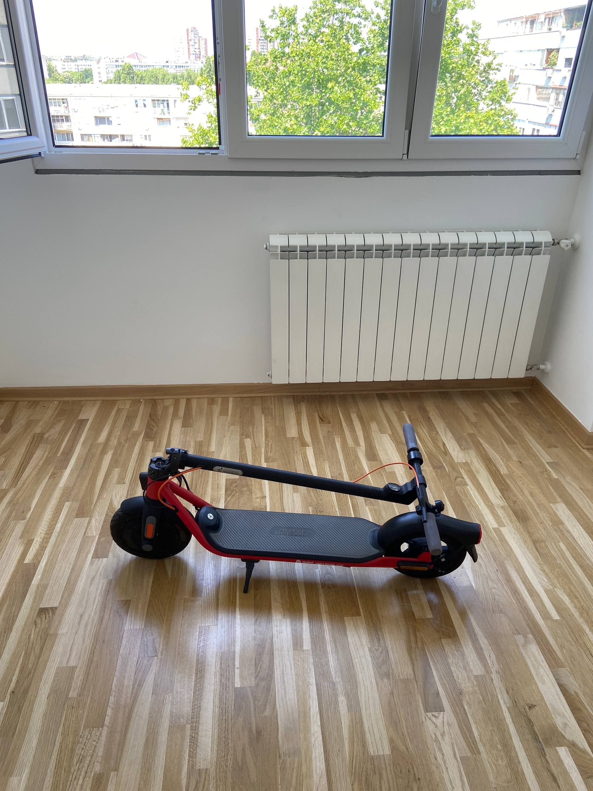 Ninebot Kickscoter D28E trotinet u odličnom stanju