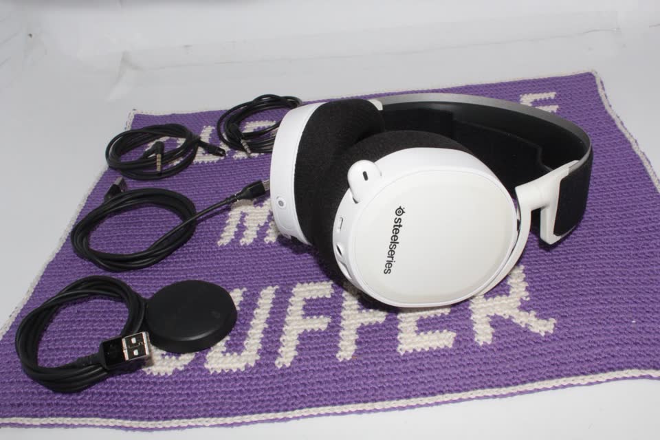 Продам беспроводную геймерскую гарнитуру Steelseries Arctis 7