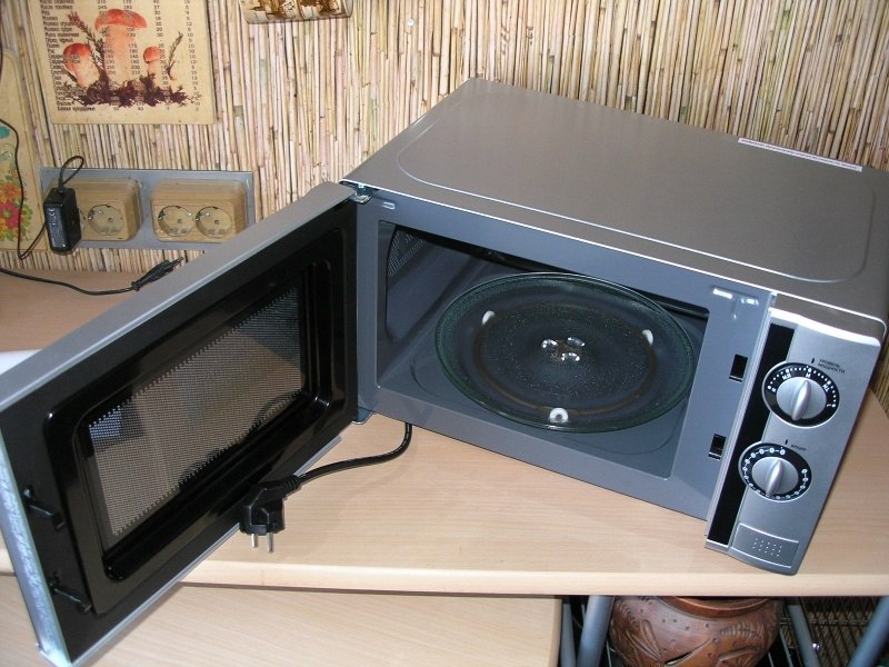 Микроволновая печь BBK 20MWS-708M/BS