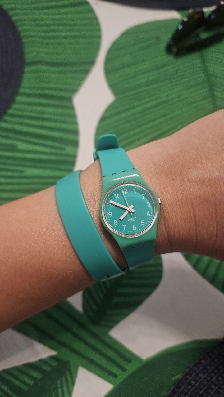 Часы Swatch с длинным ремешком