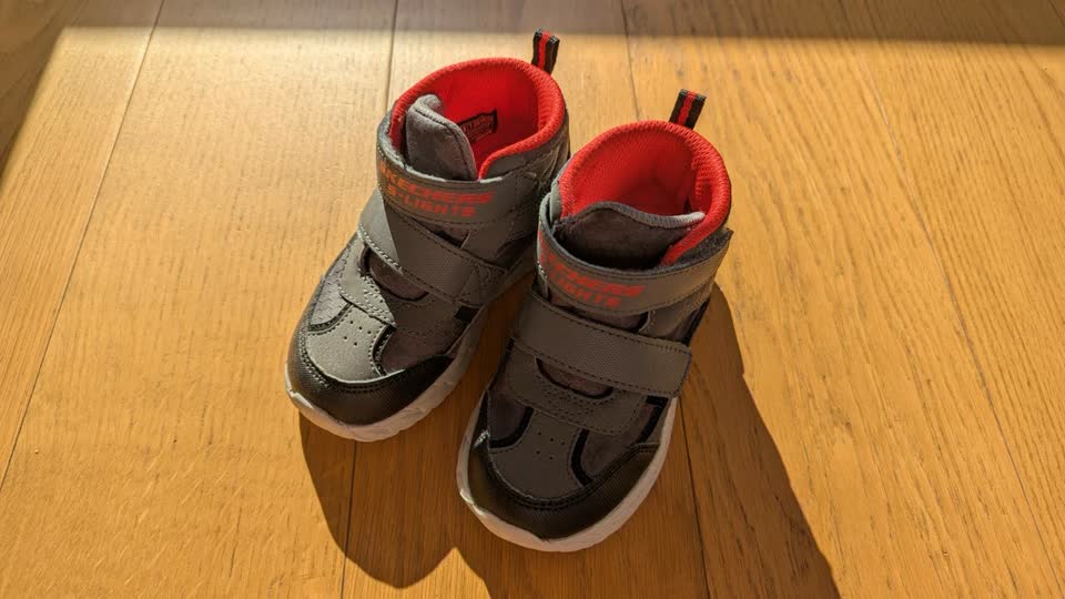 Тонкие ботиночки Sketchers