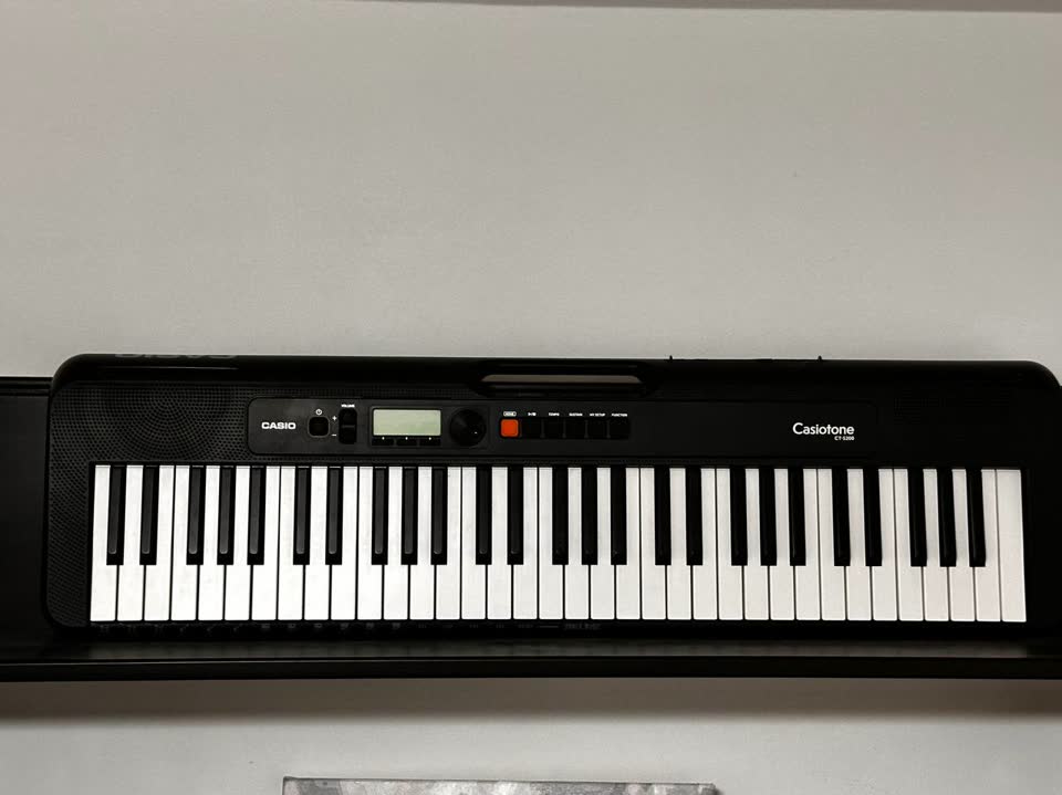 Продаю синтезатор Casio CT-200