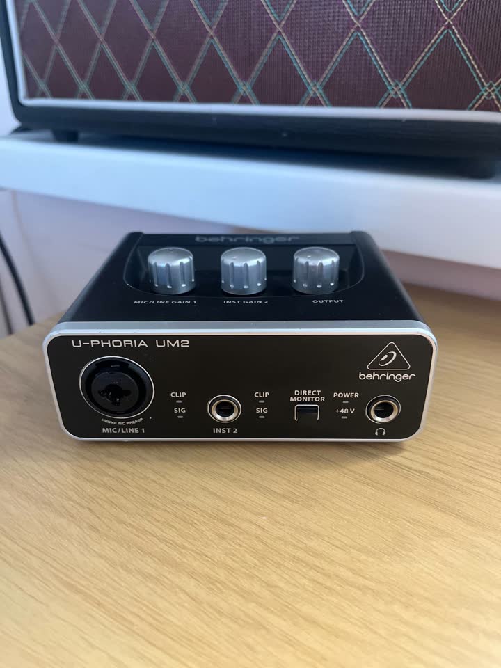 Аудио карта Behringer um-2