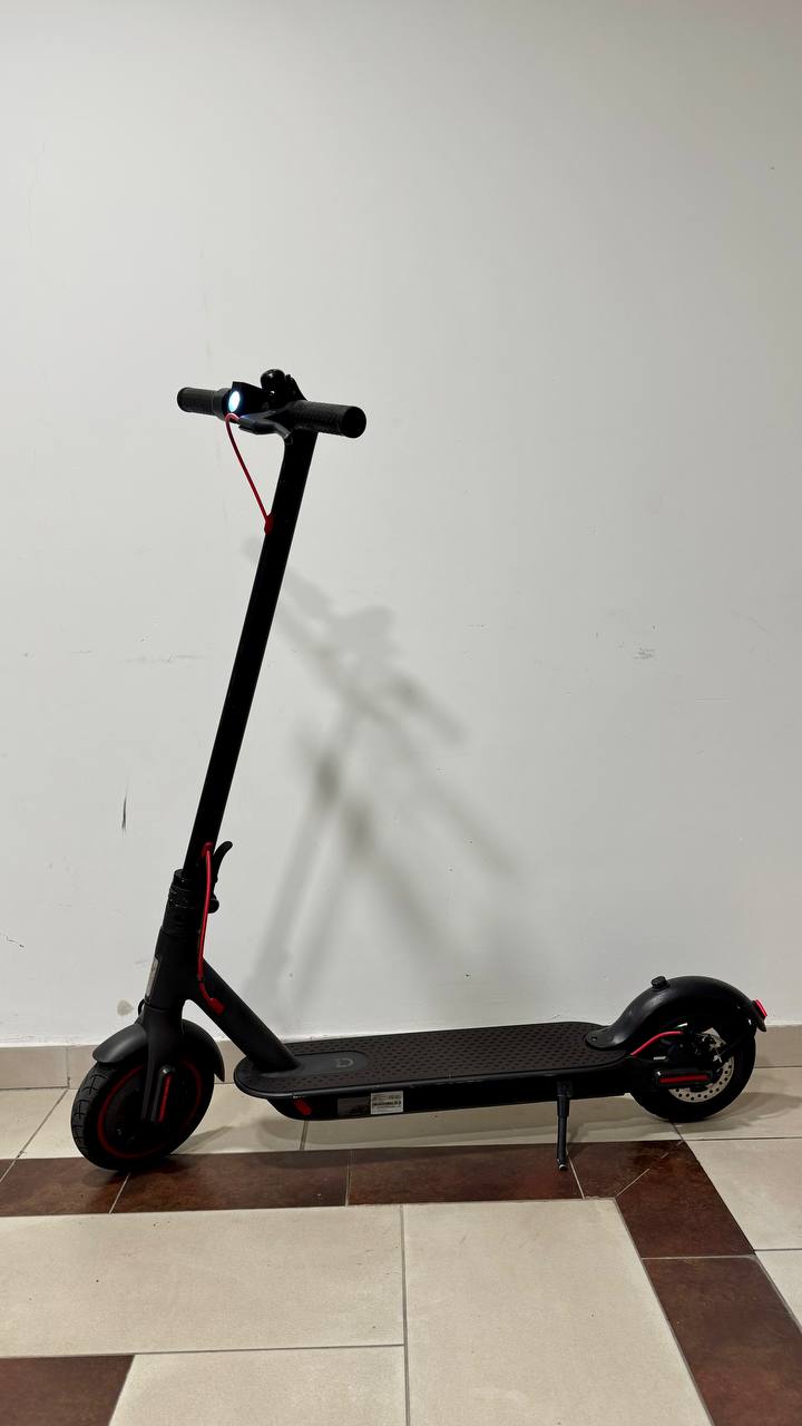 Продаю электросамокат Xiaomi Mi Electric Scooter 1S Pro с регистрацией