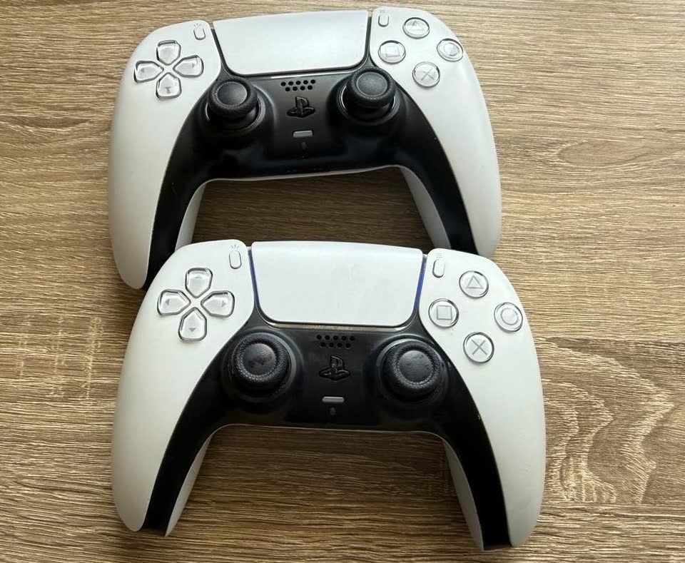 Два геймпада PlayStation 5 Dualsense