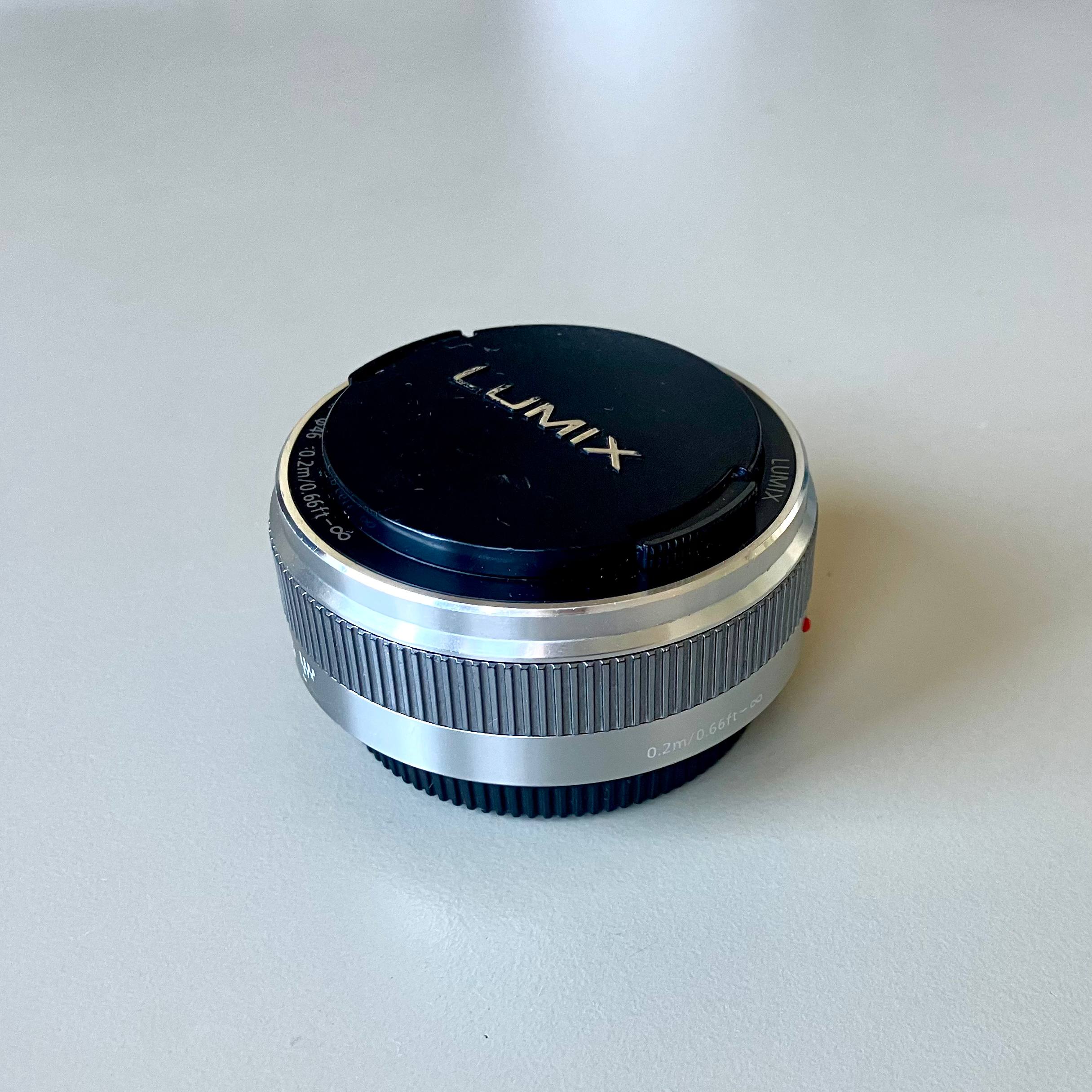 Светосильный объектив Panasonic LUMIX G 20mm f/1.7 II ASPH + 6 светофильтров (46 мм)