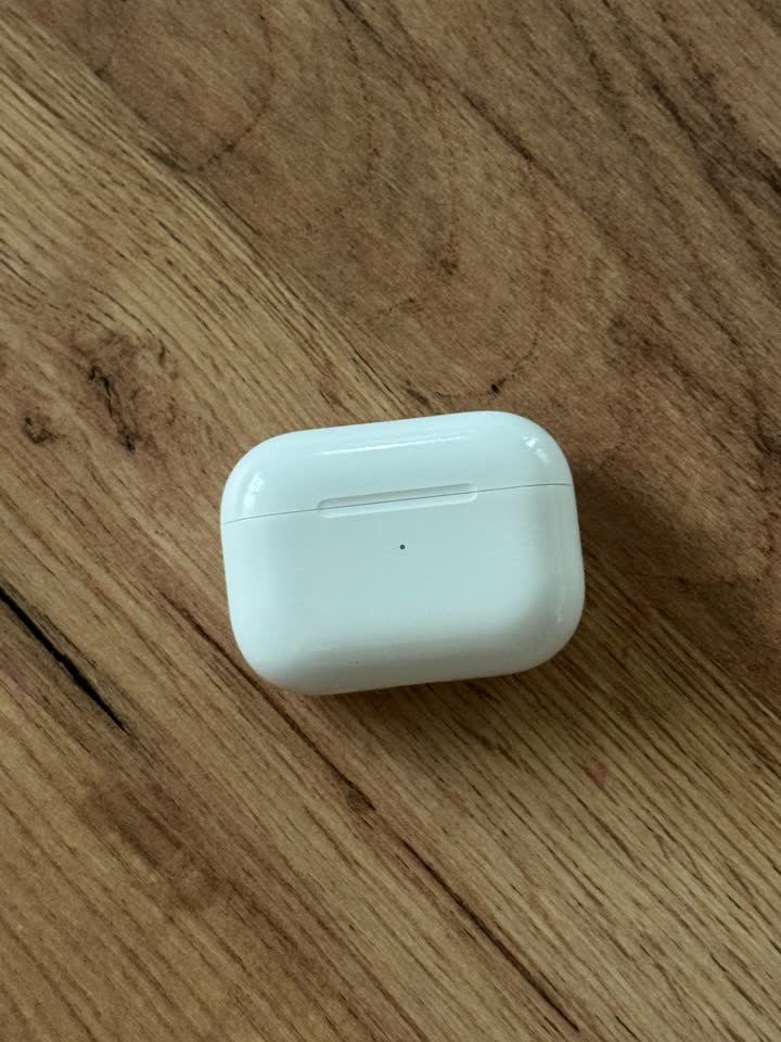Кейс для наушников Apple AirPods Pro, 1 gen.