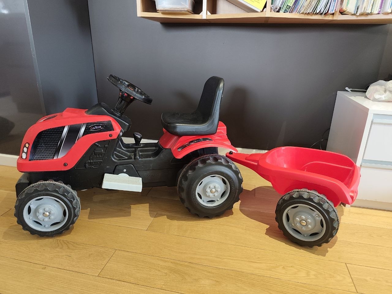 Traktor sa prikolicom