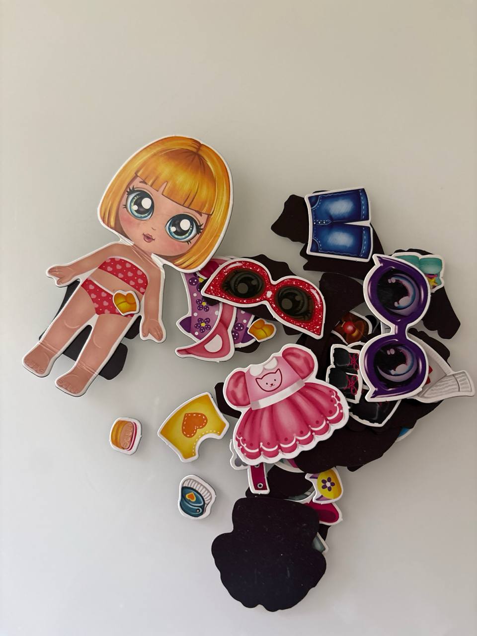 Магнитная игра «наряди куклу»