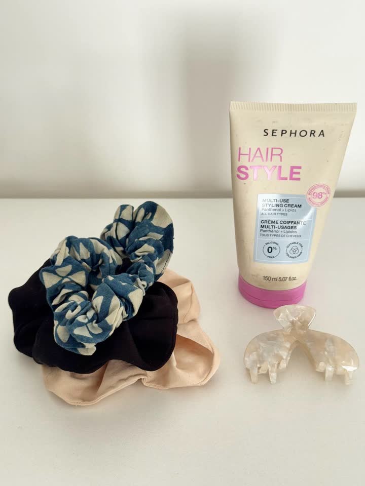 Крем для укладки Sephora, крабик для волос Oysho, резинки