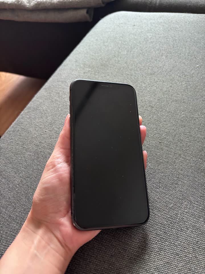 Prodajem iPhone 11