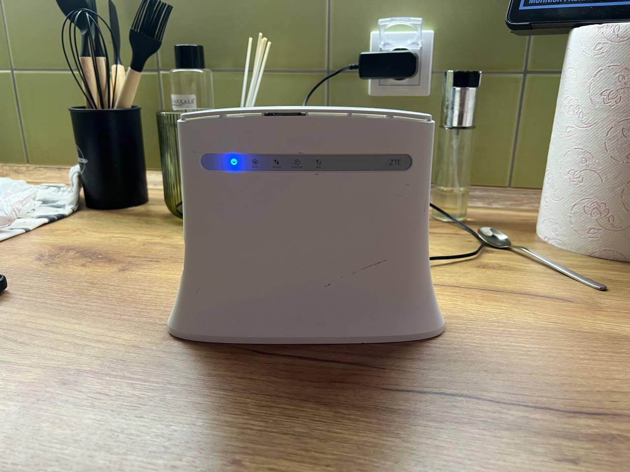 Prodajem originalni 4G LTE ruter ZTE MF283U