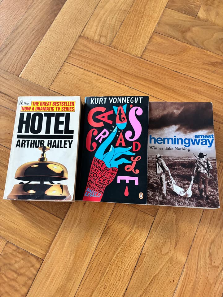 Три культовые книги на английском (Хейли, Воннегут, Хемингуэй) / Врачар