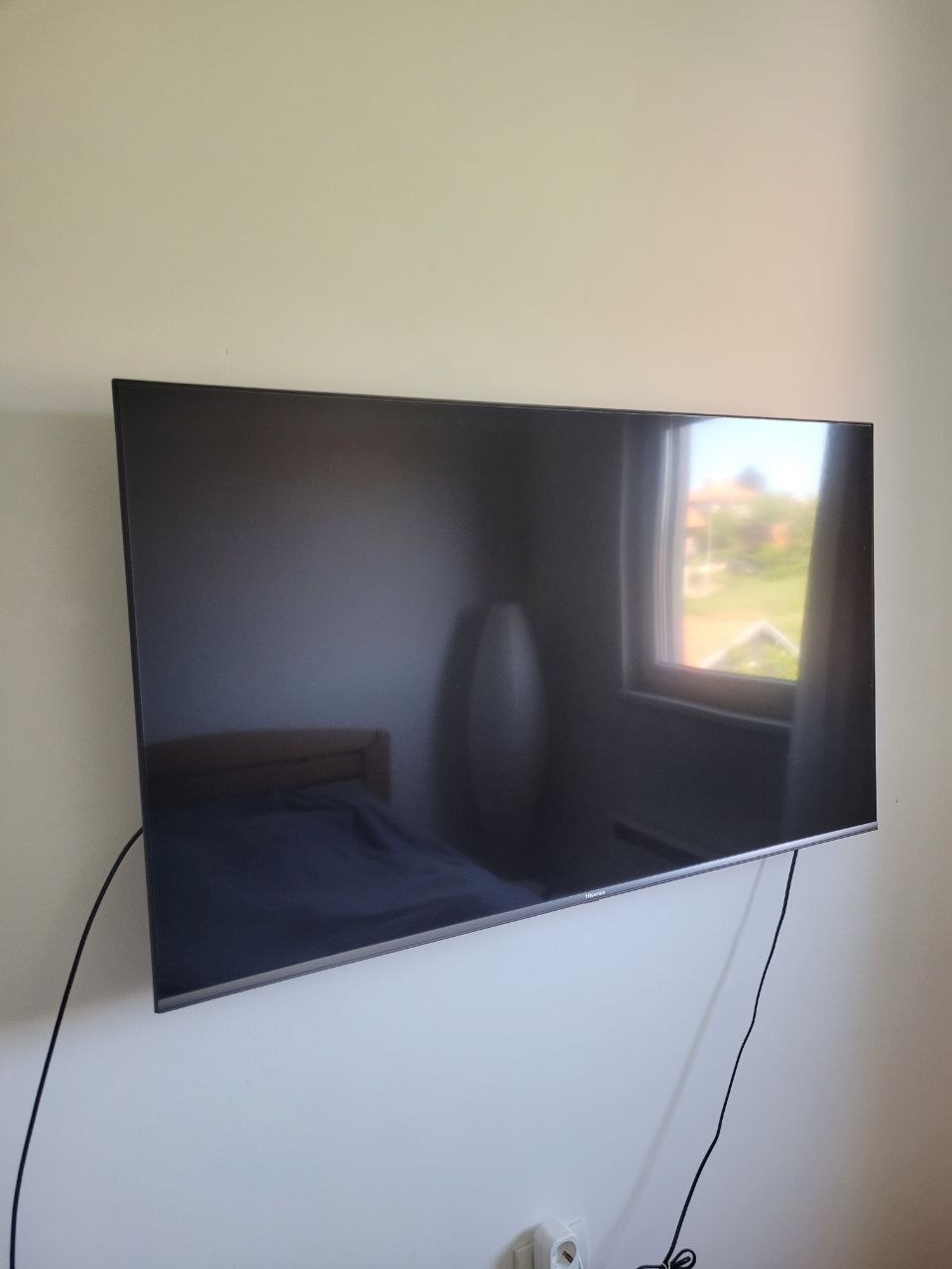 Продаю телевизор Hisense 50A7KQ QLED 4K UHD Smart TV