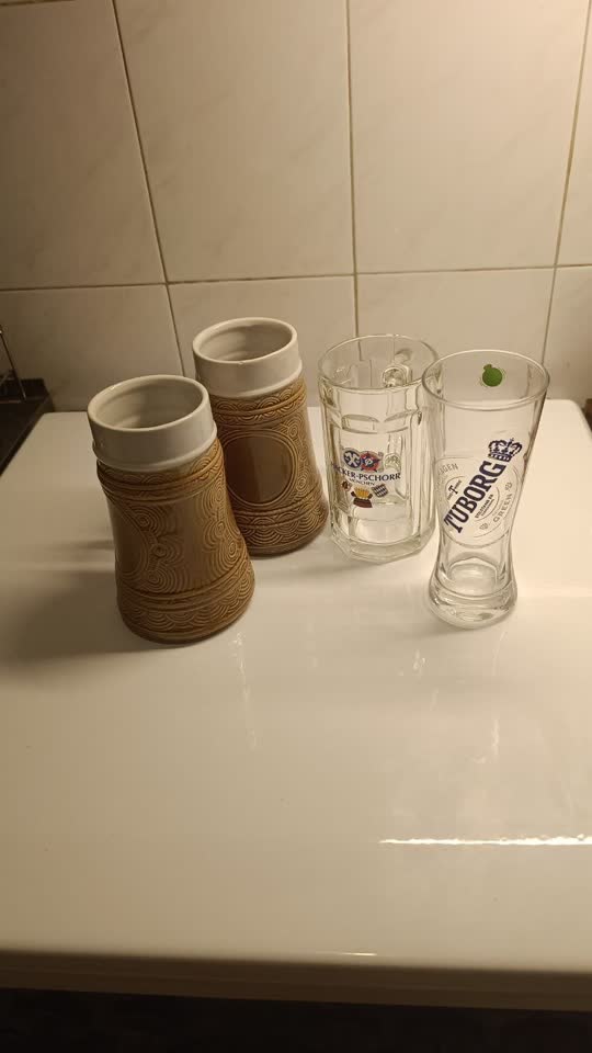 Кружки и бокал пивные