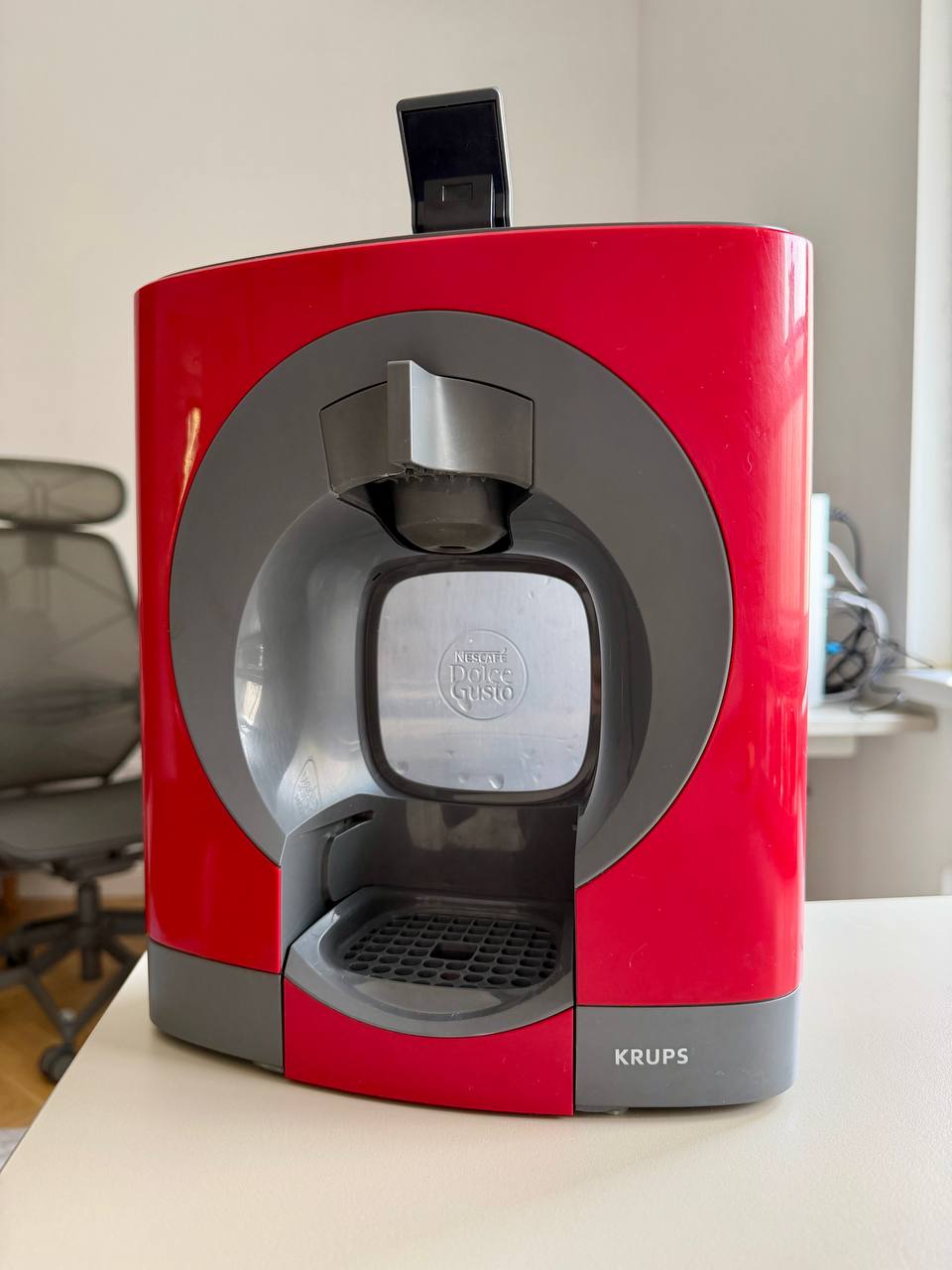 Prodajem aparat za kafu KRUPS Nescafe Dolce Gusto Oblo KP110