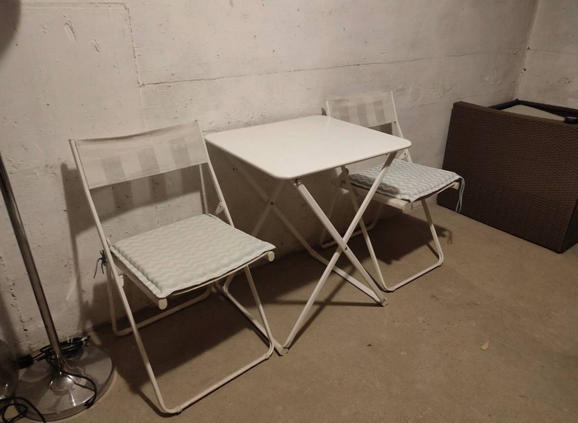 Preklopne metalne stolice i sto Ikea