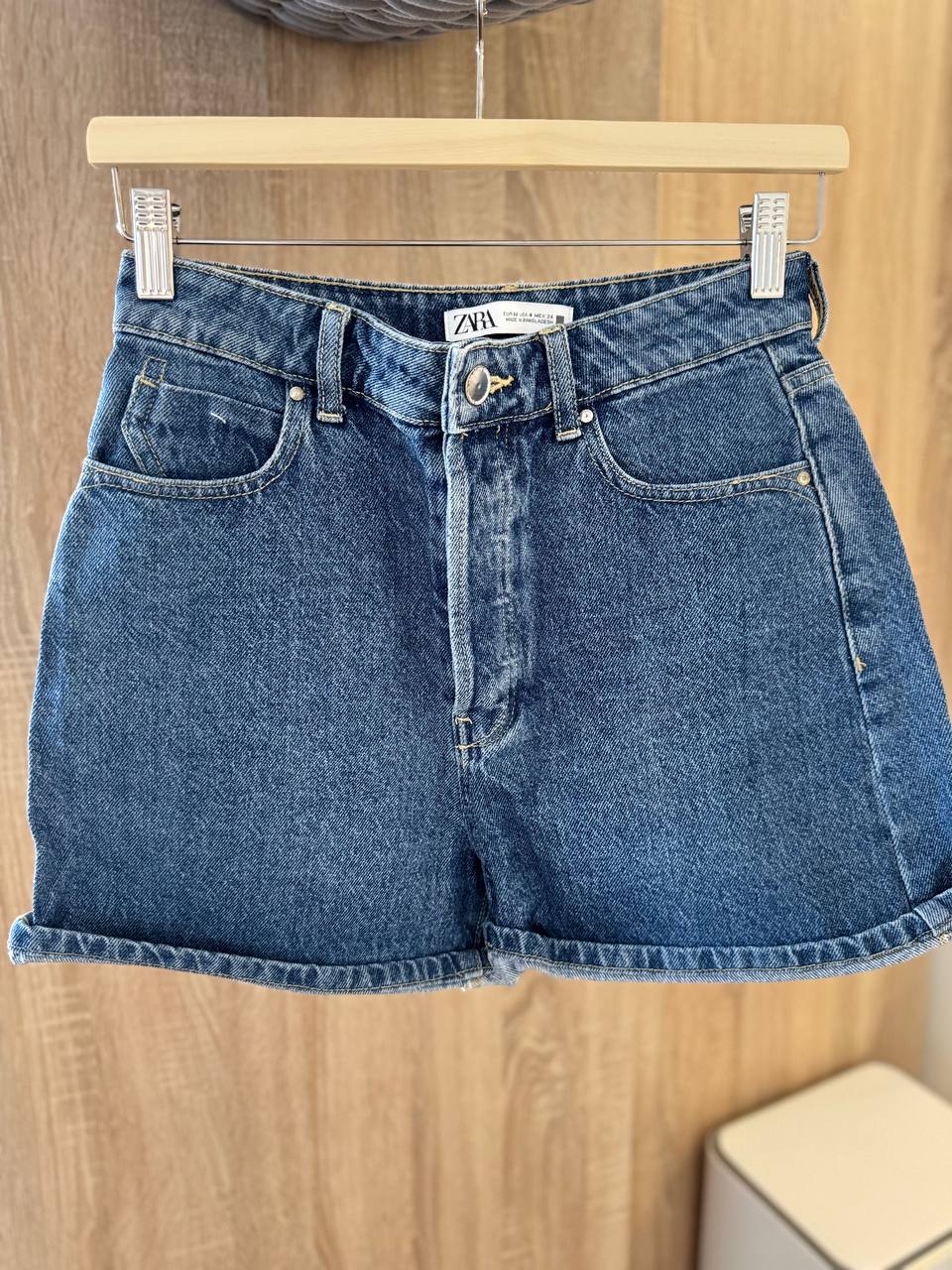 Продам джинсовые шорты Zara