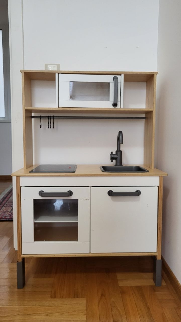 Dečija kuhinja ikea duktig nakon dužeg korišćenja od strane jedne devojčice, 7000 dinara, lično preuzimanje.