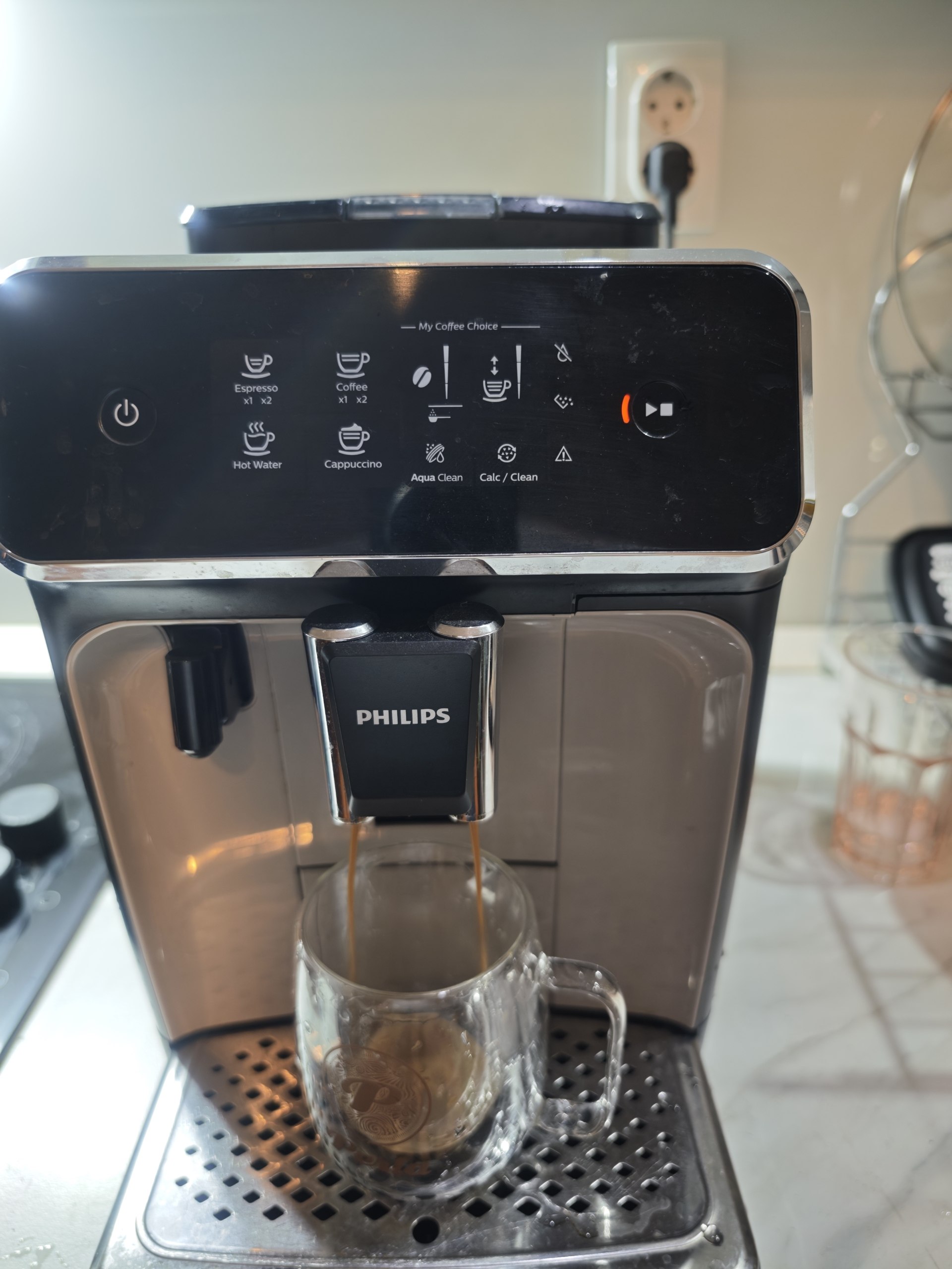 Prodajem Philips EP2035 aparat za kafu