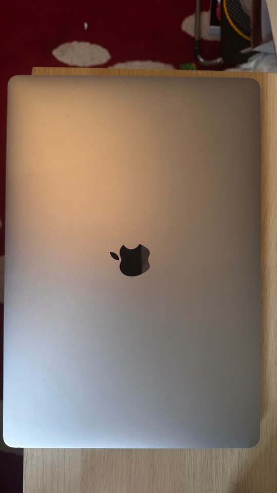 Prodajem MacBook Pro 16,2019
