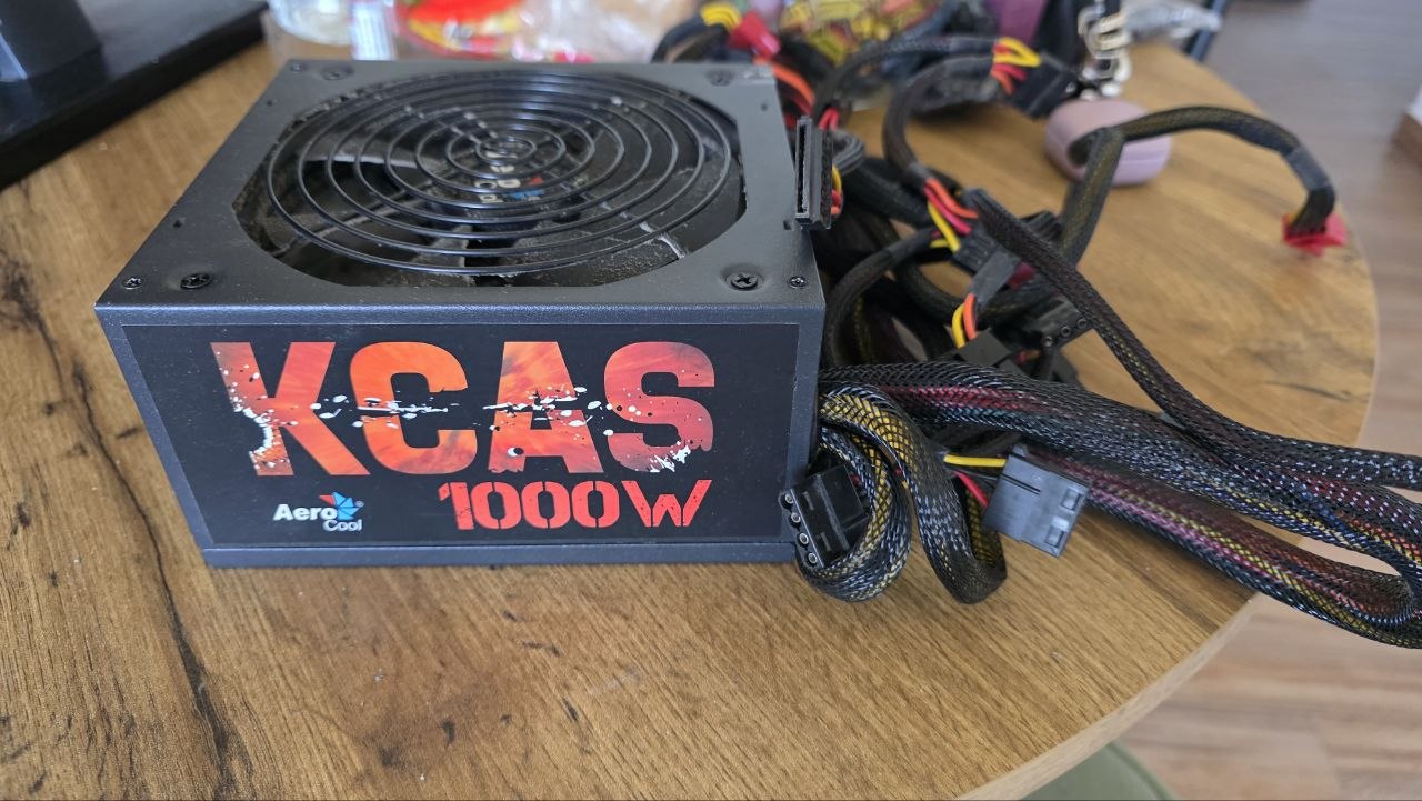 Prodajem napajanje AeroCool KCAS 1000W (polumodularno)