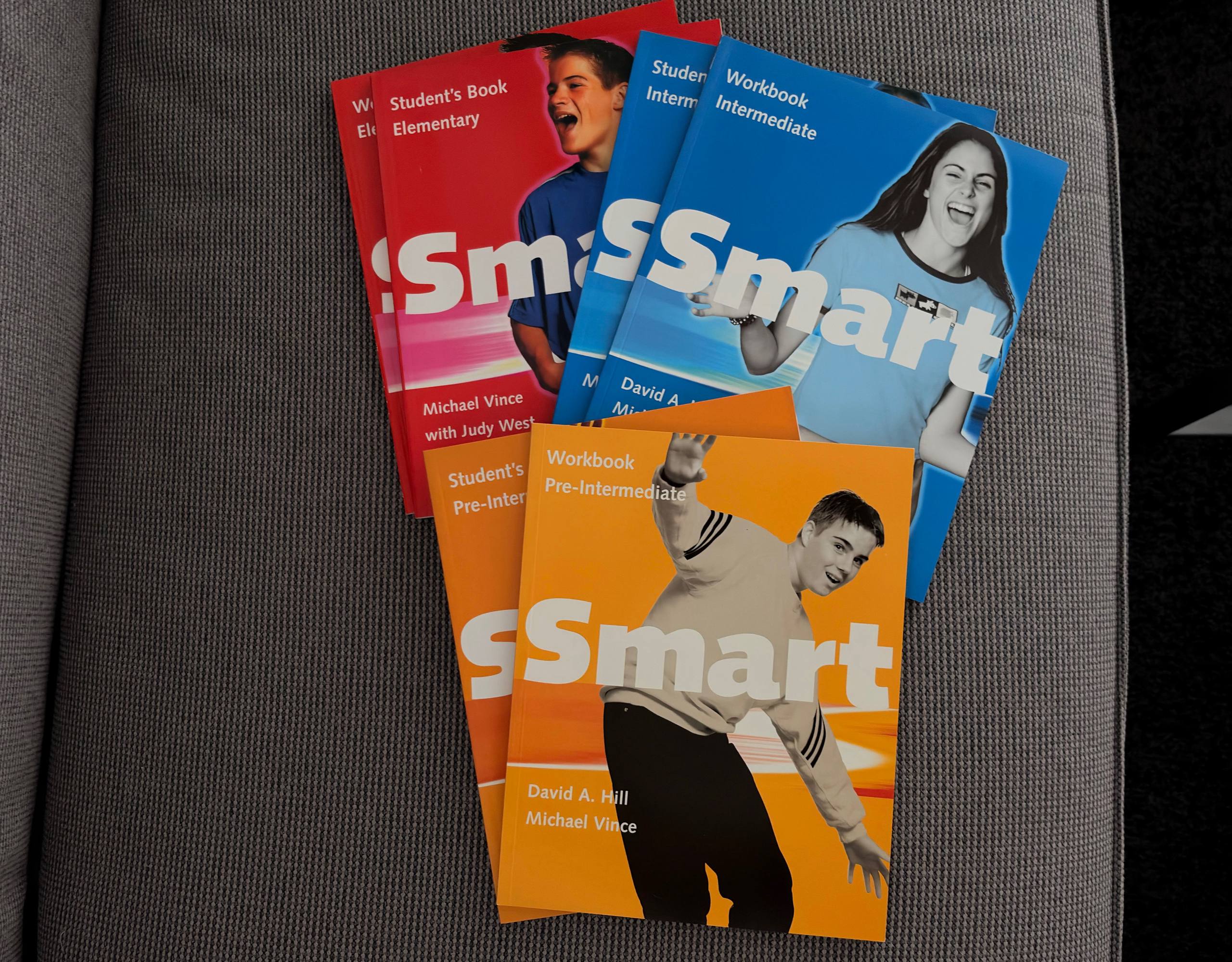 Учебники по Английскому Smart .Work Book+Student’s book. Новые.Все части за 1500 дин.