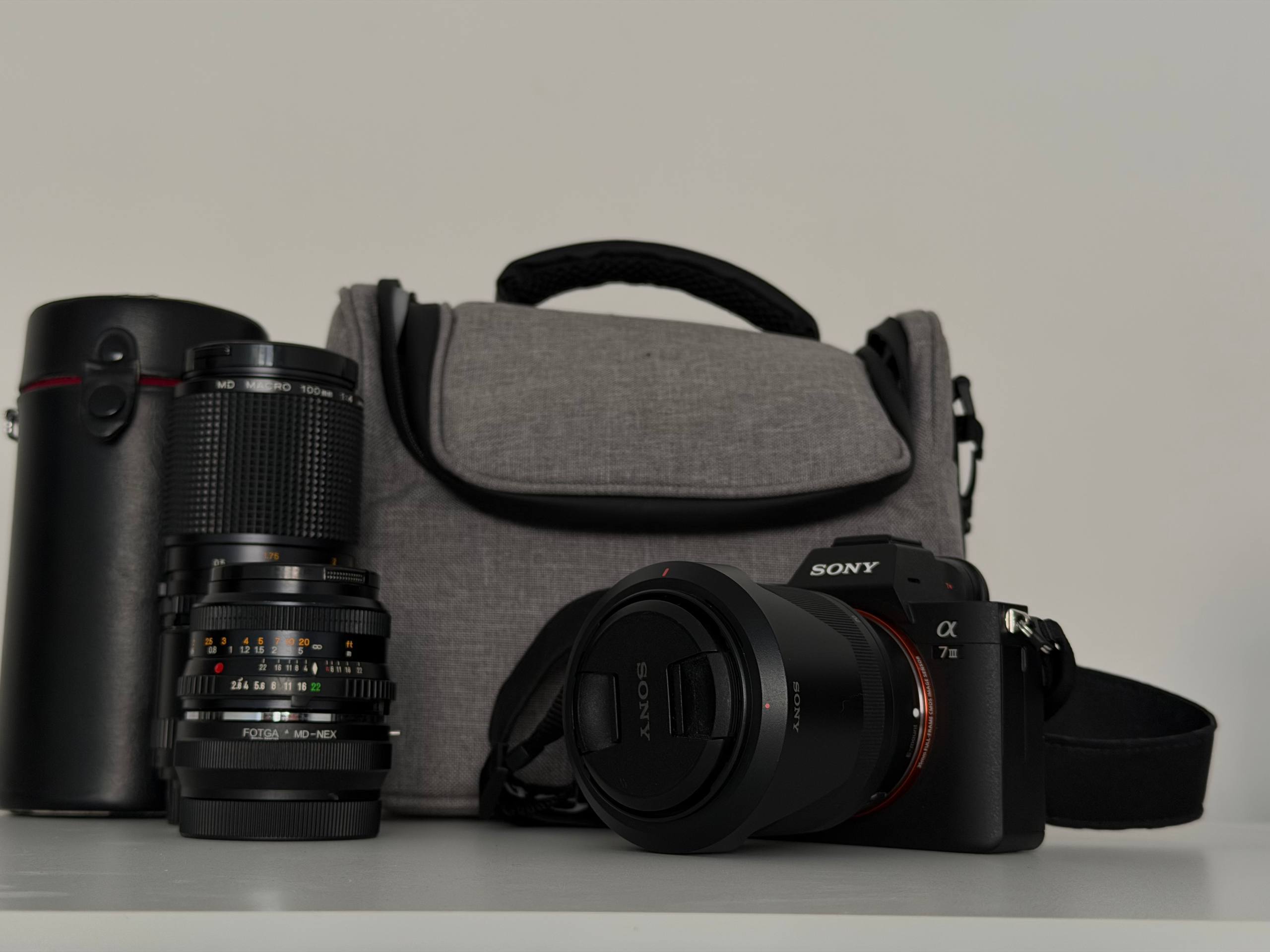 Срочно продаю полный комплект для фотографа, а именно, Sony A7 iii, кит объектив 18-55, ручн