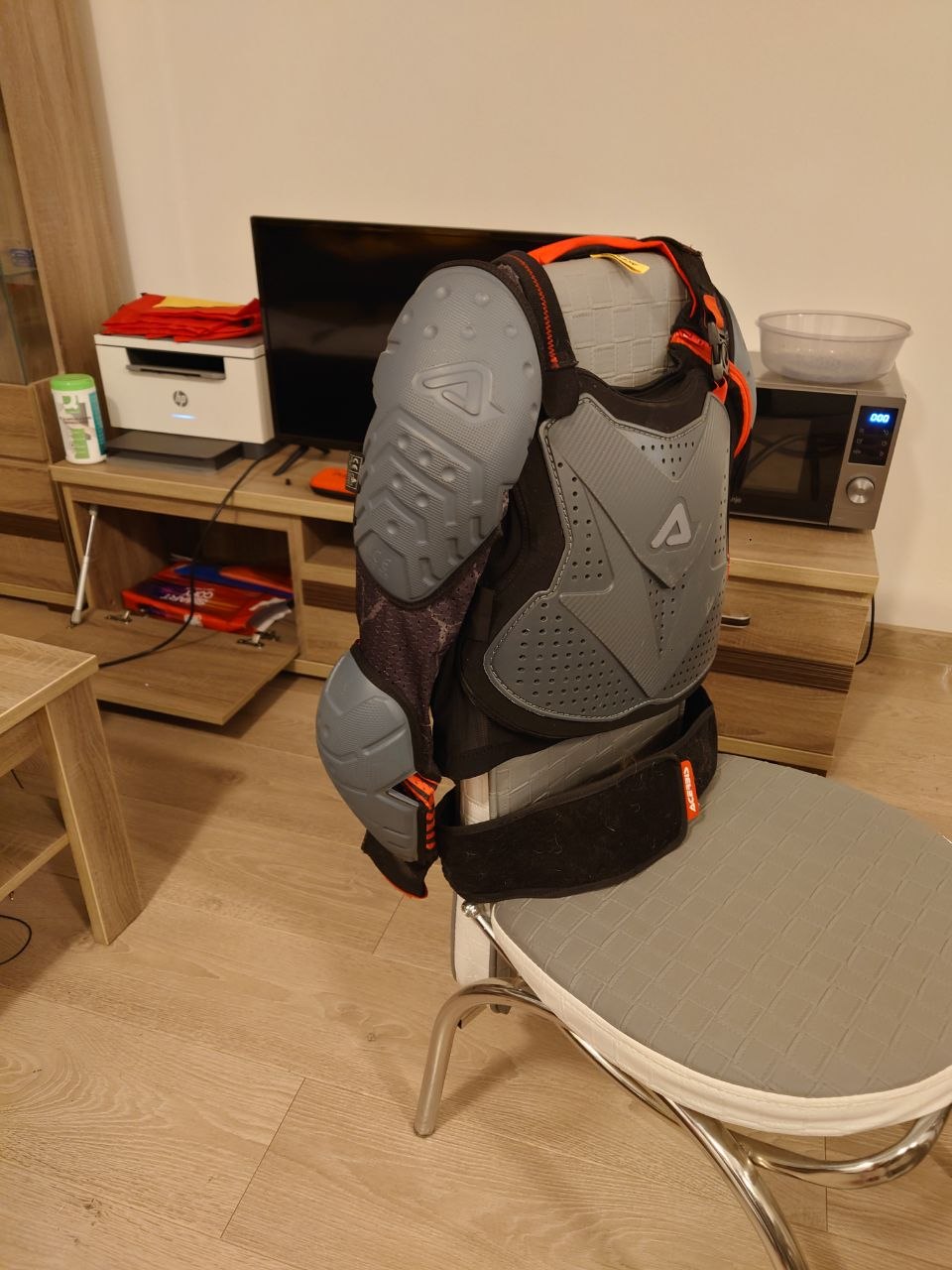 Prodajem motokornjaču Acerbis Scudo CE 3.0