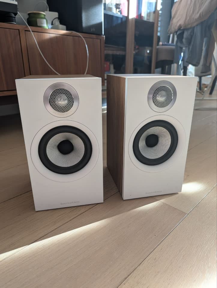 Bowers & Wilkins 607 S2