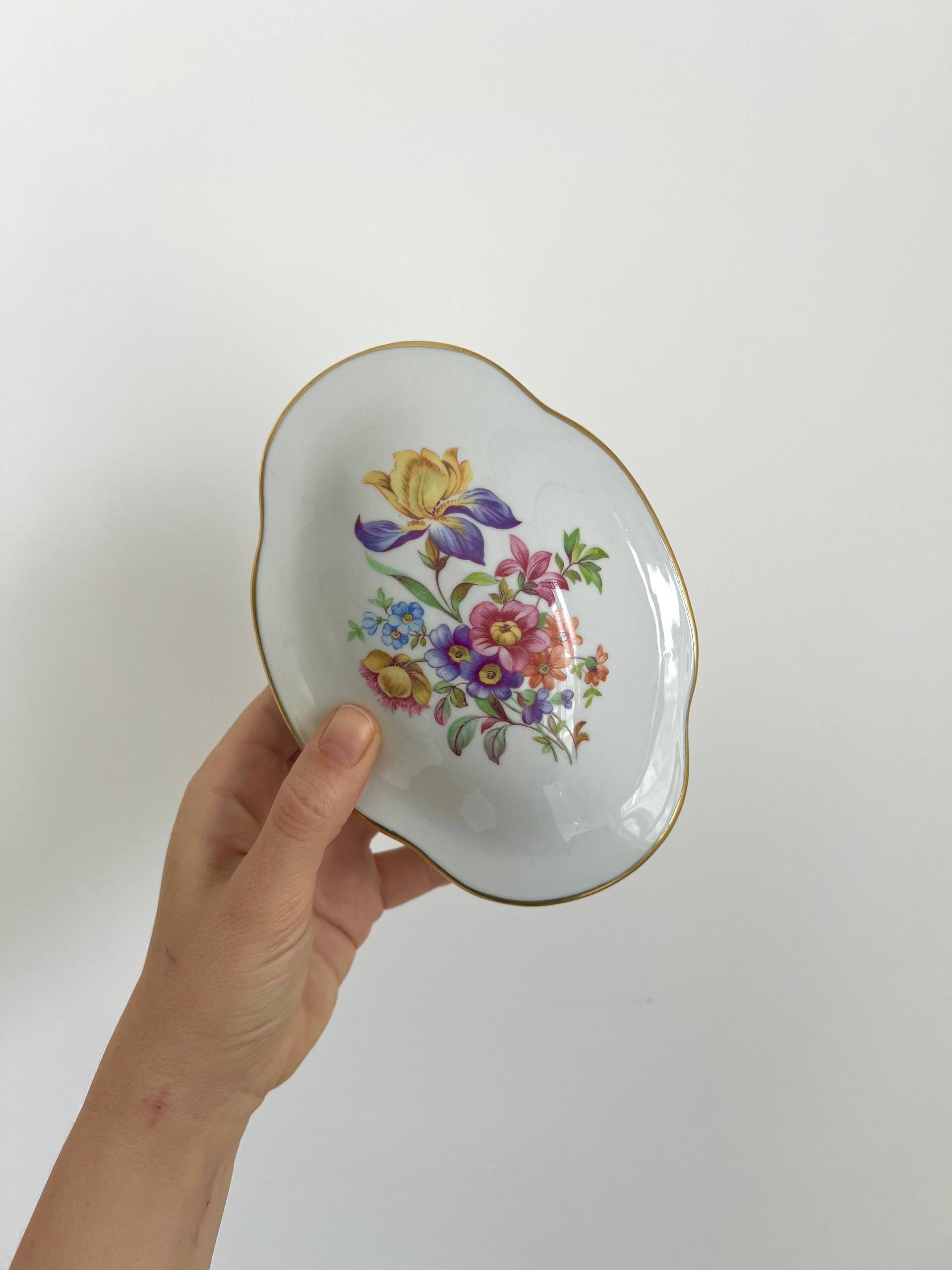 Фарфоровая шкатулка, ведерко для льда, столовые щипчики, ваза Гжель, немецкая ваза с птичкой