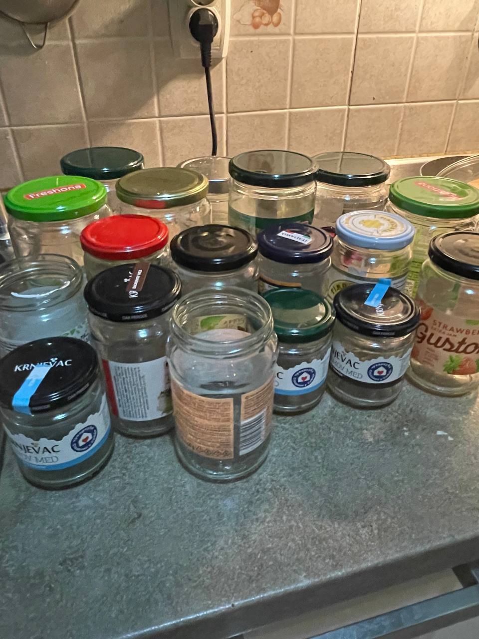 Mijenjam tegle i staklenke za pola kilograma grožđa bez koštica