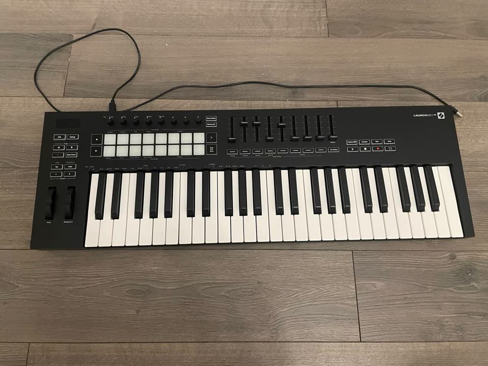 NOVATION LAUNCHKEY 49 Midi клавиатура