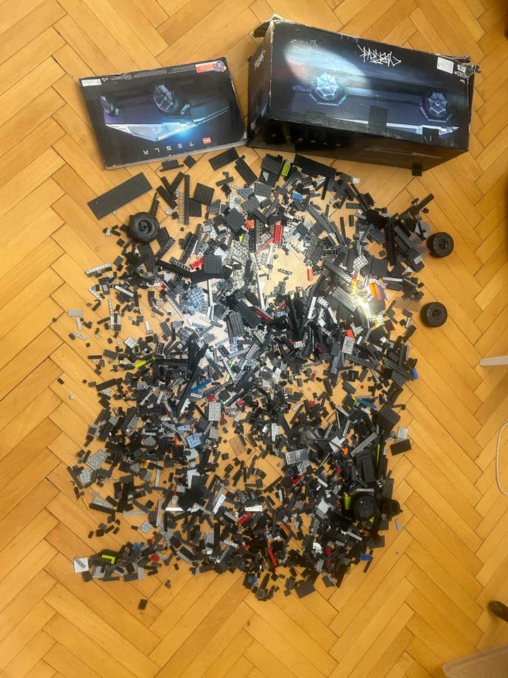 Продам конструктор Mega (Mattel Inc) Tesla cybertruck (3283 детали)