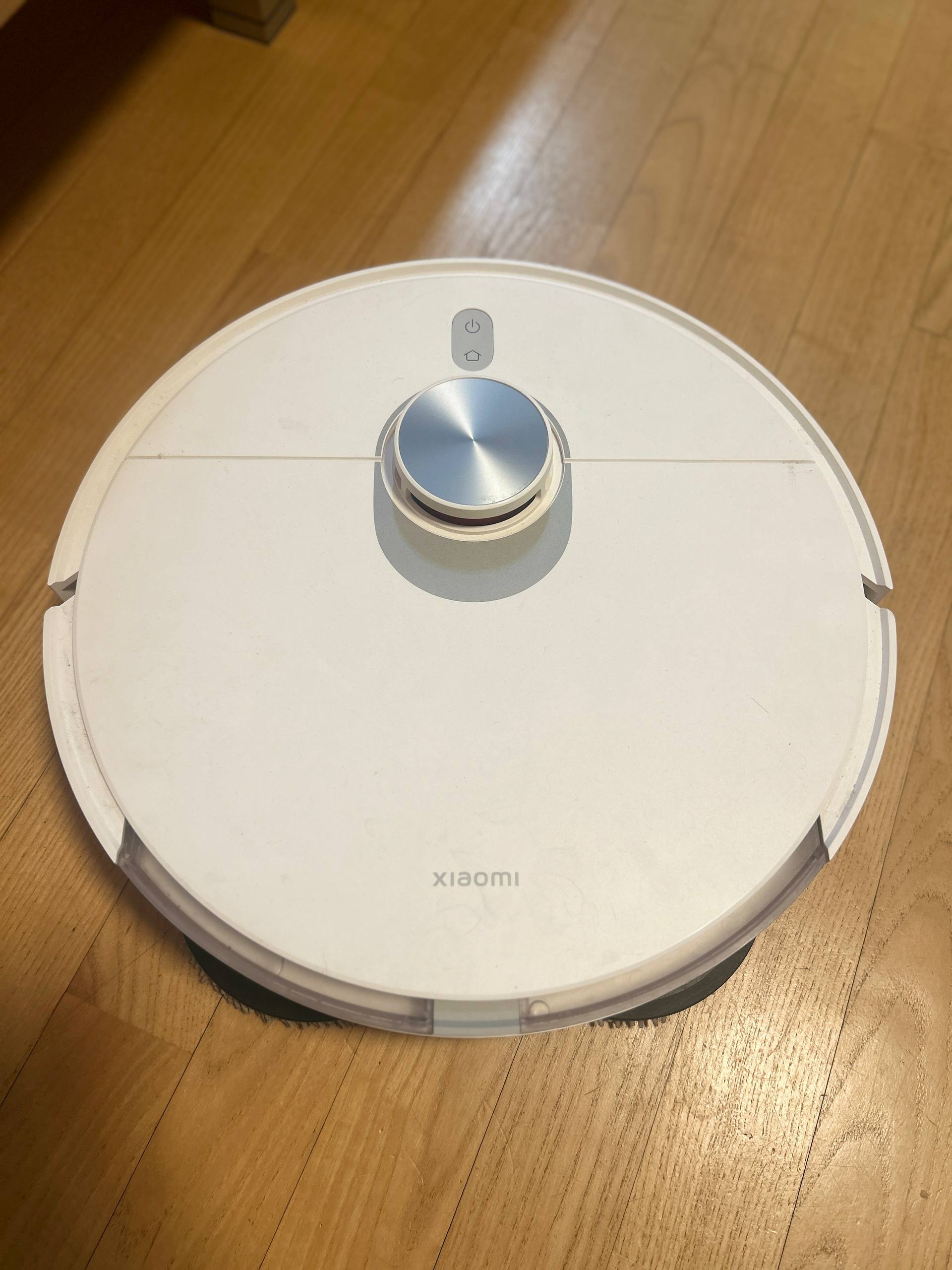 Prodajem robot-usisivač Xiaomi Robot Vacuum S20+ u odličnom stanju. Potpuno ispravan, radi bez