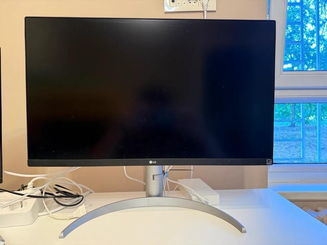 LG 27" UHD 4K IPS monitor