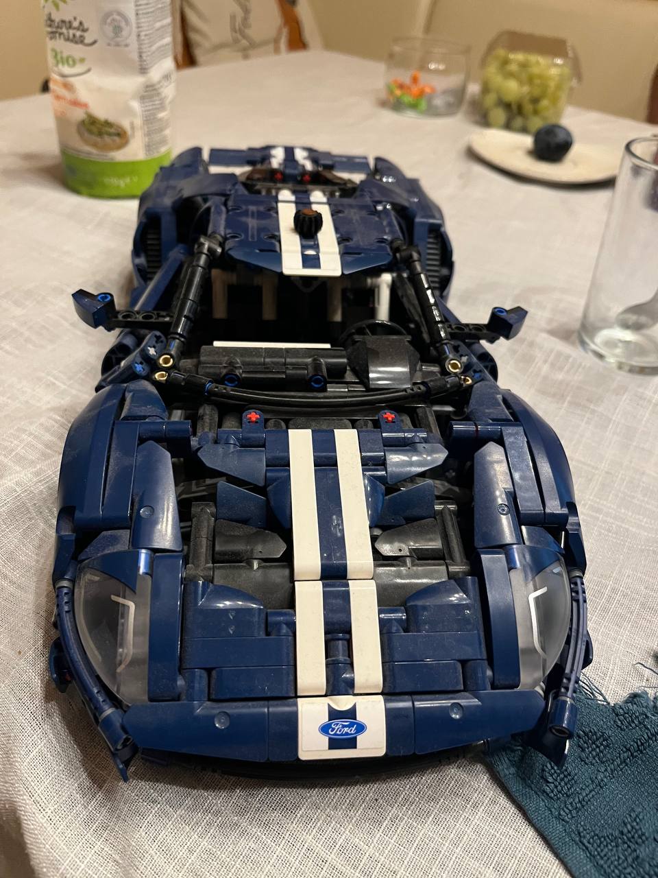 Продаю Лего ford gt стоит 16 тысяч я Продам за 8 тысяч там коробка и инструкция оригинал