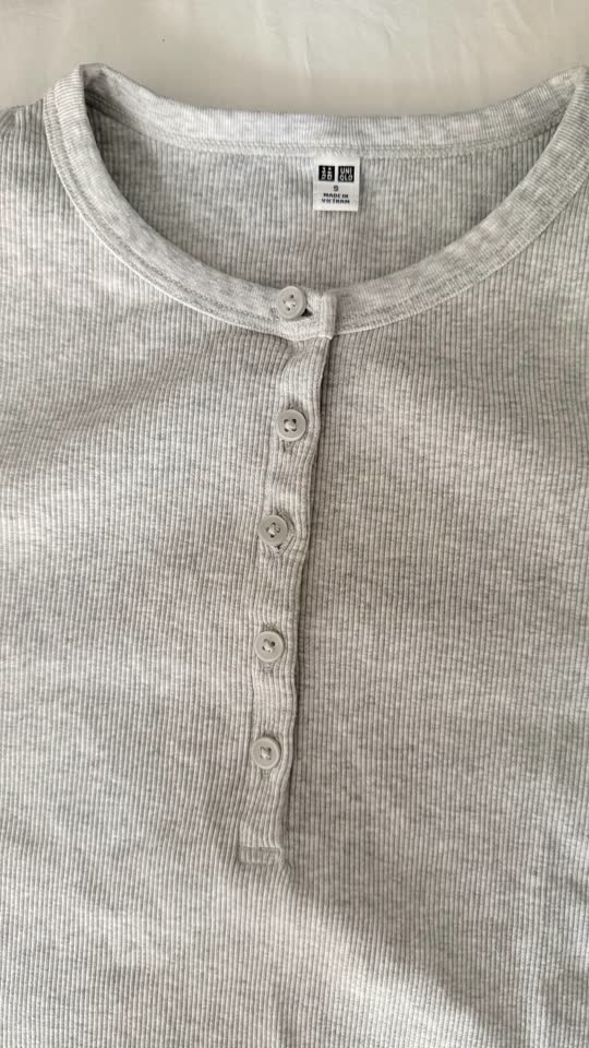 Uniqlo Лонгслив новый
