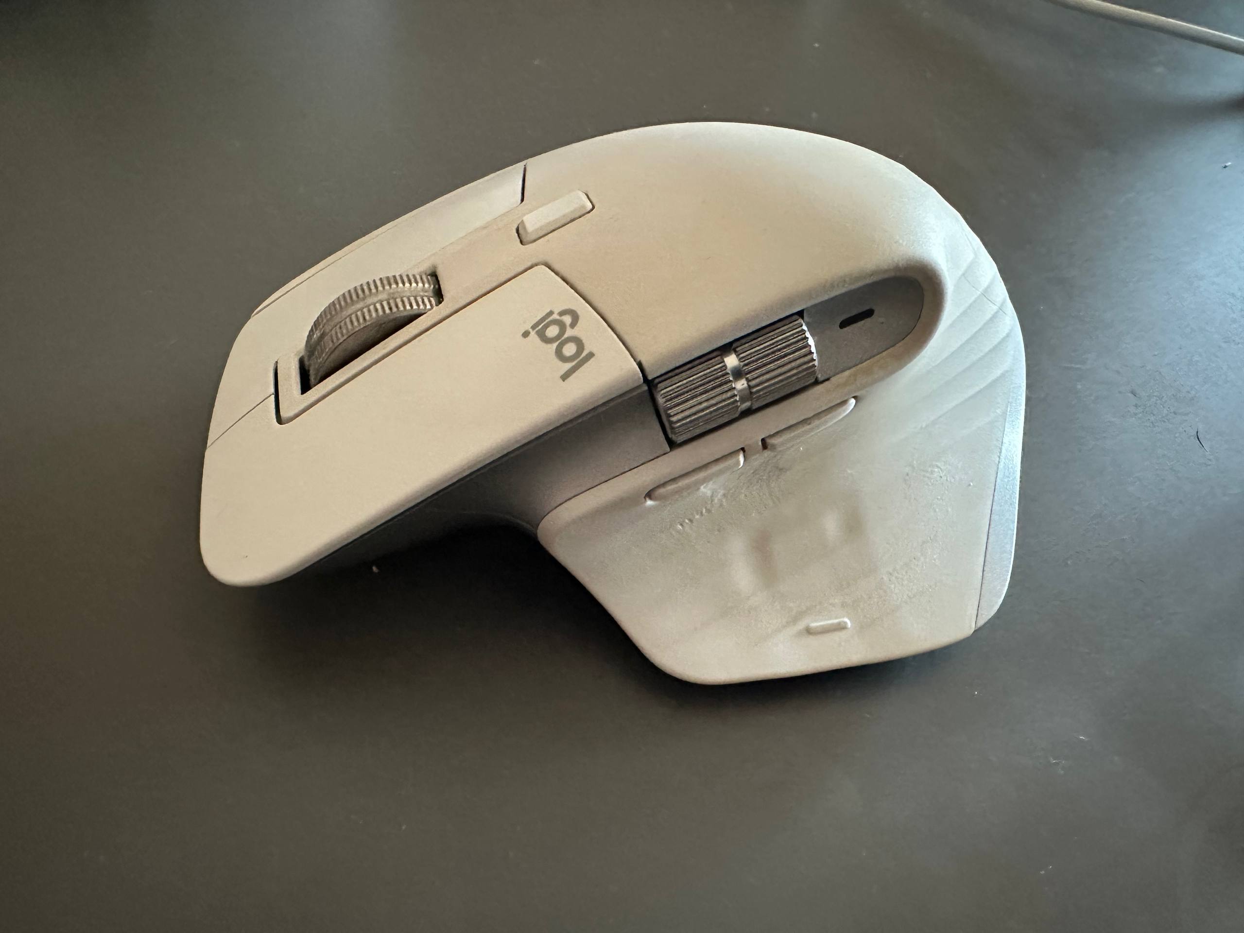 Prodajem miša Logitech MX Master 3s