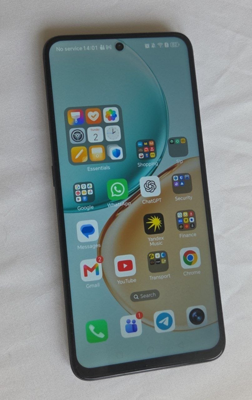 Prodaje se skoro nov telefon Honor X7D 8/256