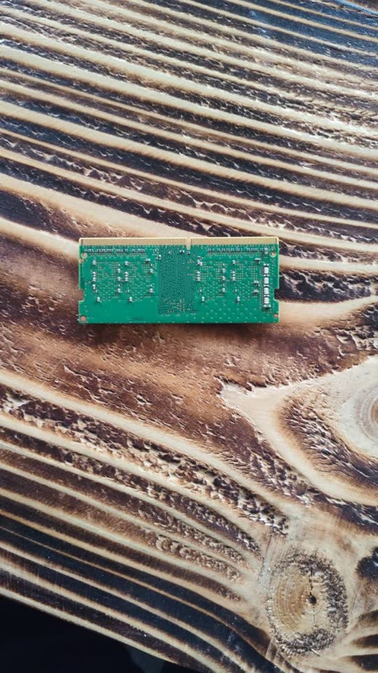 Продаю рабочую оперативную память на ноутбук DDR4 8гб